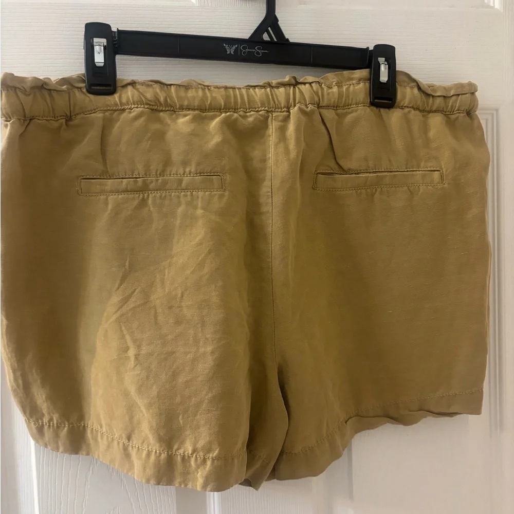 LOFT Khaki Color Shorts‎